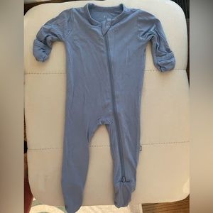 Kyte baby- zippered footie in slate, newborn